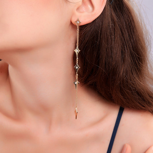 Asymmetrical star set diamond stud