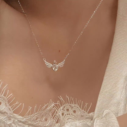Elegant Angel Wings With Synthetic Gem Heart Pendant Necklace, Simple Style Crown Decor Ladies Fashion Jewelry