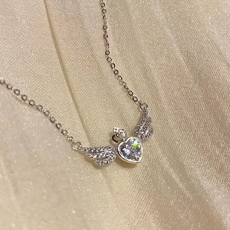 Elegant Angel Wings With Synthetic Gem Heart Pendant Necklace, Simple Style Crown Decor Ladies Fashion Jewelry