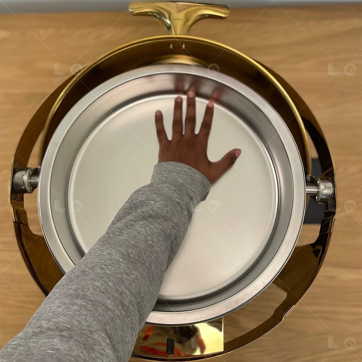 European 6L Kitchen Round Roll Top Gold Buffet Chafing Dish Hotel Chafer for Catering Stainless Steel Food Warmer